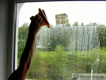 Как правильно мыть окна без разводов