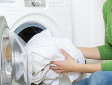 Как отстирать белую футболку и другие вещи – эффективные домашние способы