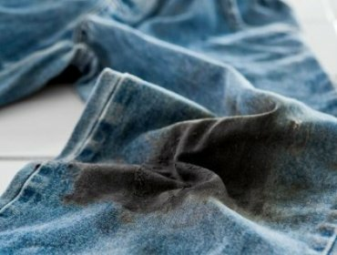 Как отстирать джинсы от машинного масла?