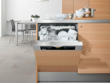 Установка встраиваемой посудомоечной машины под столешницу – способы решения вопроса