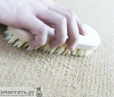 Как почистить ковёр дома