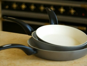 Как очистить керамическую сковороду и сохранить ее внешний вид
