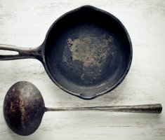 Как почистить чугунную сковороду – эффективные способы удаления нагара